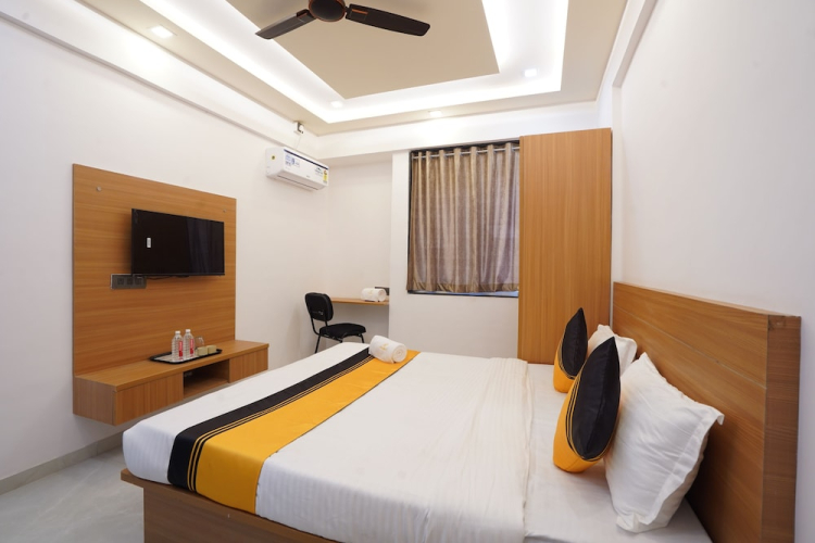 AY Plus Regency Hotel — фото 3