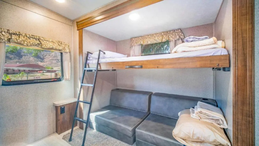 Fully Setup RV for Glamping OK64 — фото 3