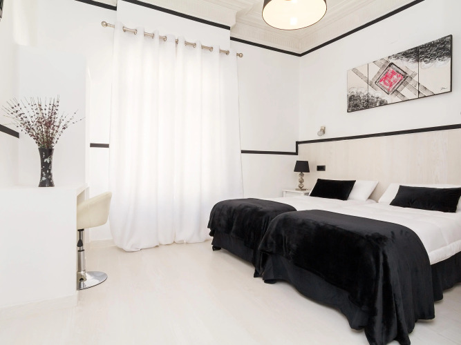 Hostal Gran Via 63 Rooms