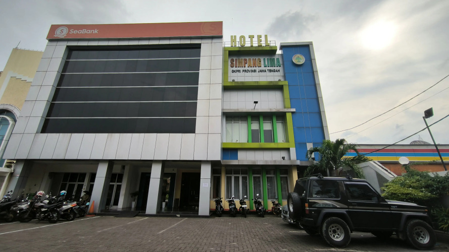 OYO 91036 Hotel Simpang Lima Gkpri