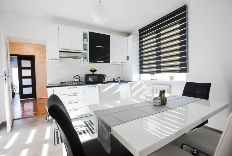 White Spacious Apartment — фото 4