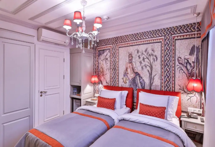 9 Doors Hotel