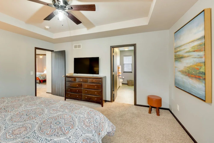 Pet-friendly Deforest Getaway w/ Backyard! — фото 2