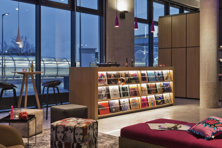 Moxy Vienna Airport — фото 4