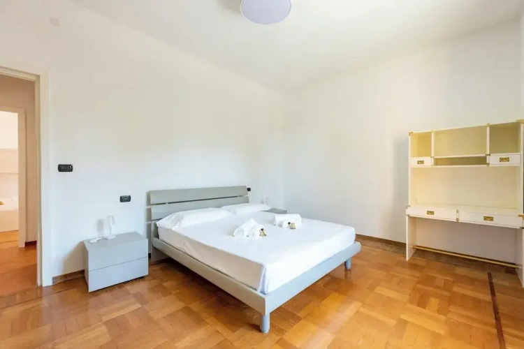Chic flat with balcony — фото 4