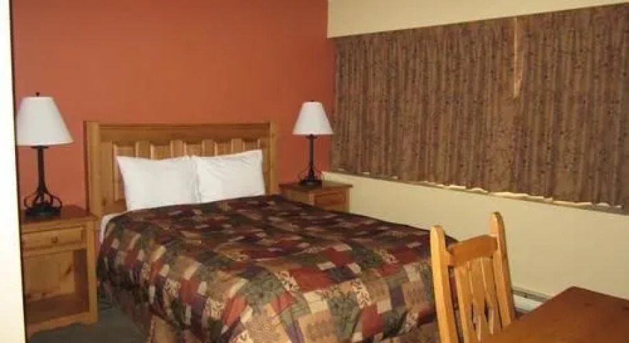 The Pinecone Inn & Suites — фото 2