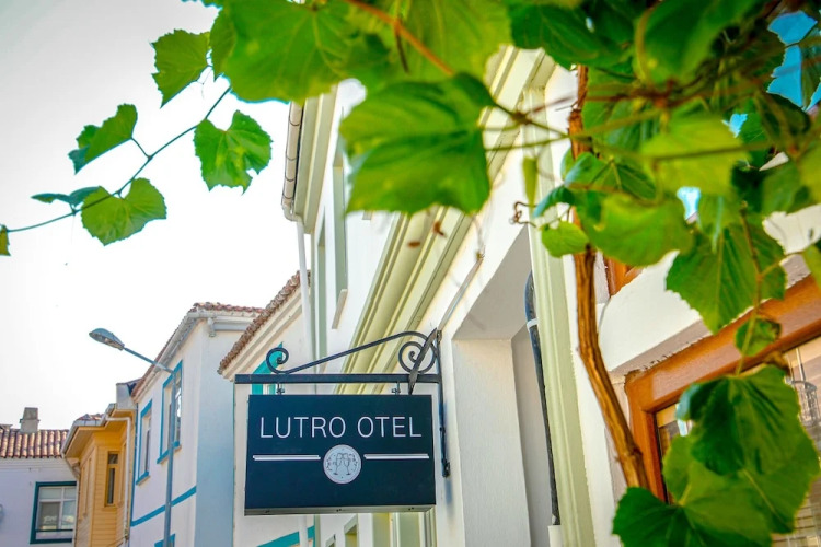 Lutro Otel
