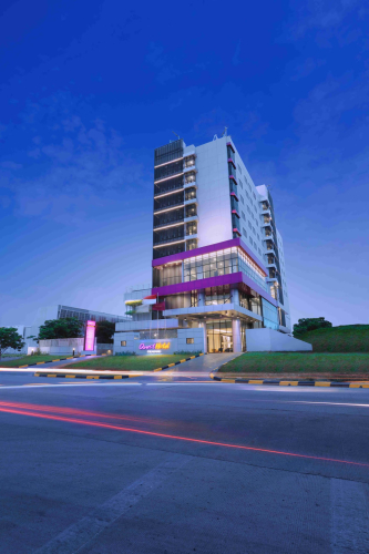 Отель Quest Hotel Cikarang