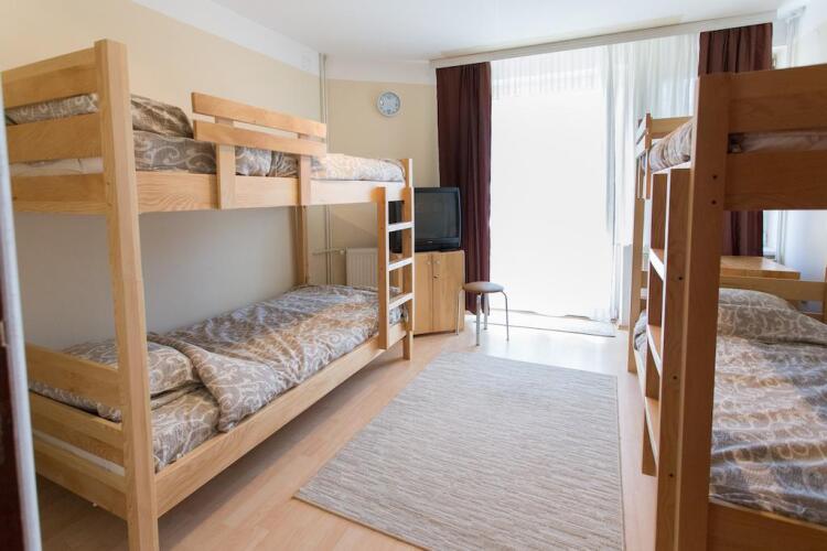 Хостел на сутки. Hostel Night улица. Hostel Night. Ниш Казахстан общежитие. Bedroom Day n’ Night.